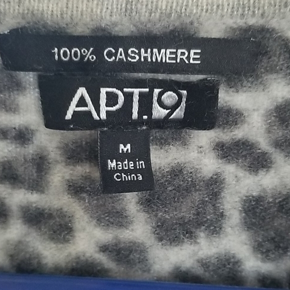 Woman sweater.. leopard print.. - Picture 3 of 3